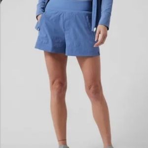 Athleta Trekkie north shorts